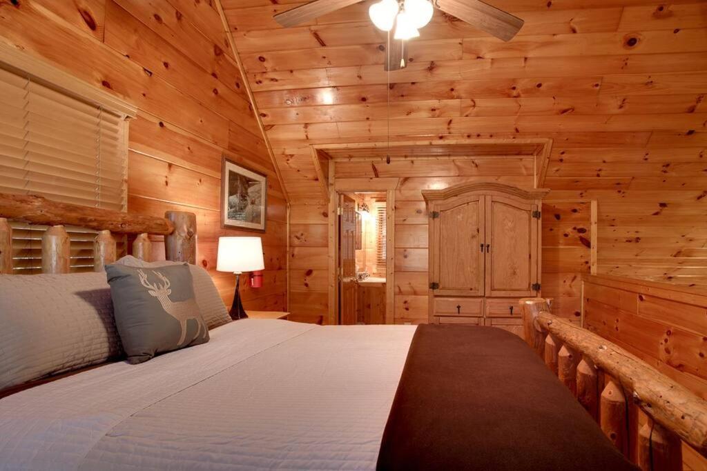Brave Eagle Cabin Севьервилл Номер фото