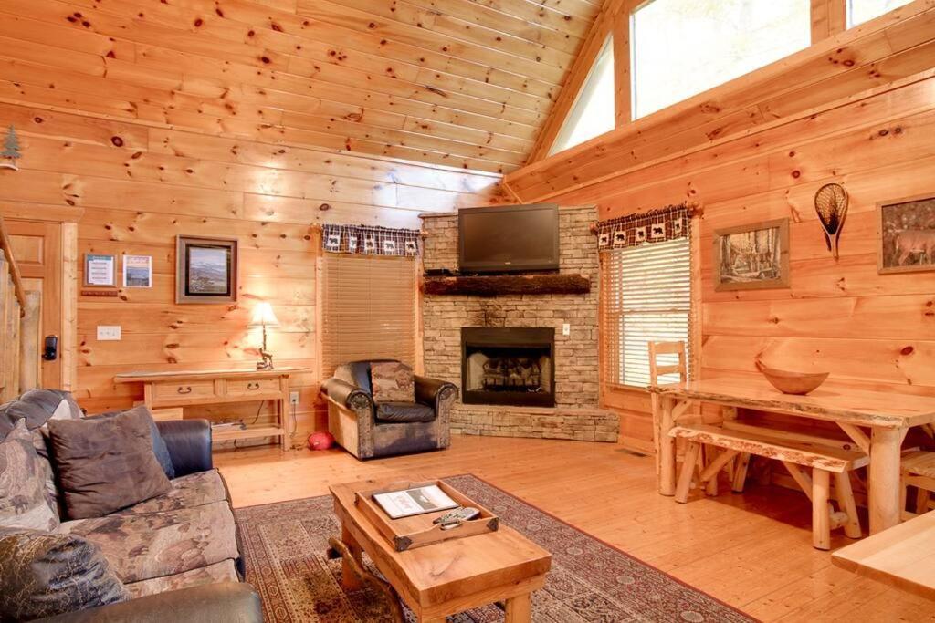 Brave Eagle Cabin Севьервилл Номер фото