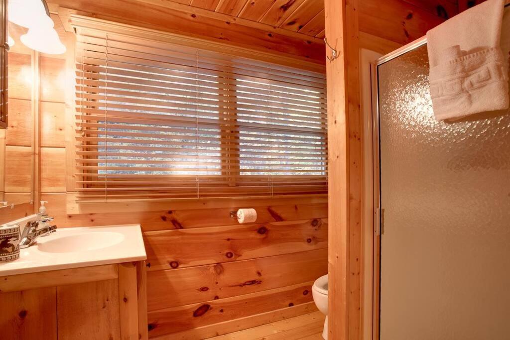 Brave Eagle Cabin Севьервилл Номер фото